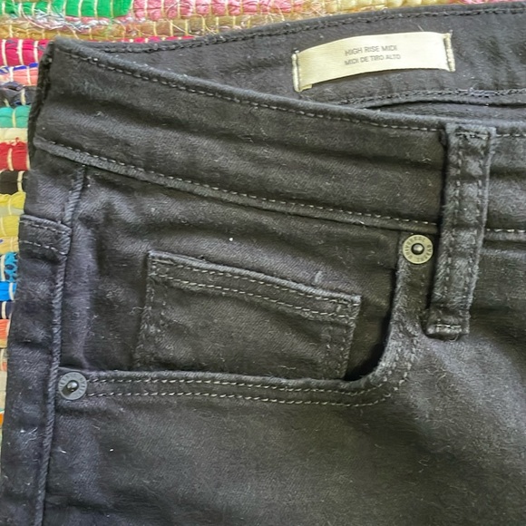 Universal Threads Black MIDI Denim Shorts-#1890+ - Picture 3 of 11